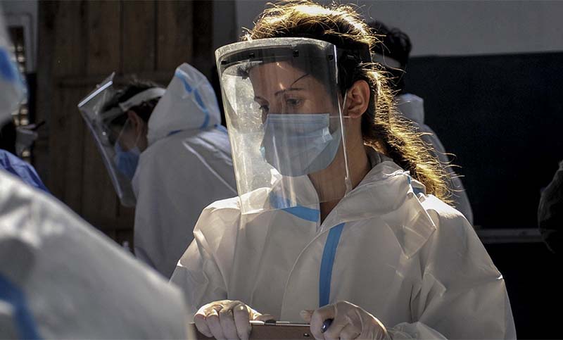 Reportaron 11.807 contagios y 364 muertes por Covid este lunes