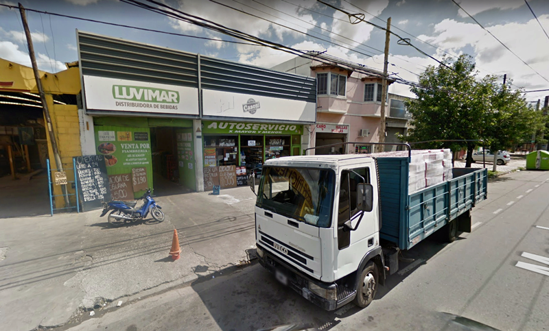 Dos delincuentes armados irrumpieron en una distribuidora y se robaron 300 mil pesos