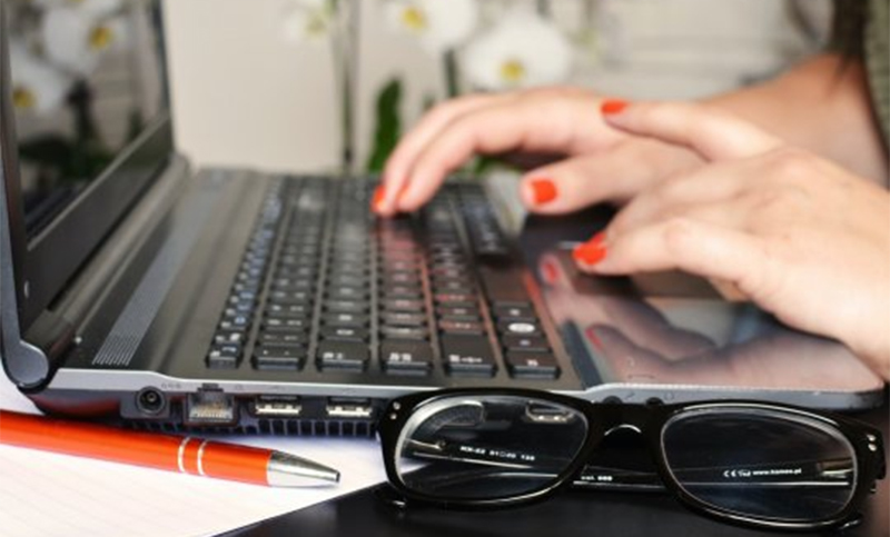 El Gobierno renovó línea de créditos para que docentes adquieran computadoras