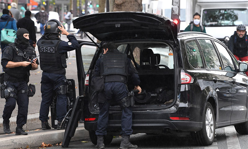 Alarma en París por un ataque con cuchillo cerca de la exsede de la revista Charlie Hebdo
