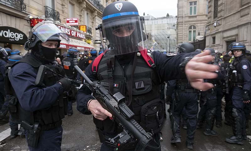 Disturbios y detenidos en Francia en el regreso de los “chalecos amarillos”