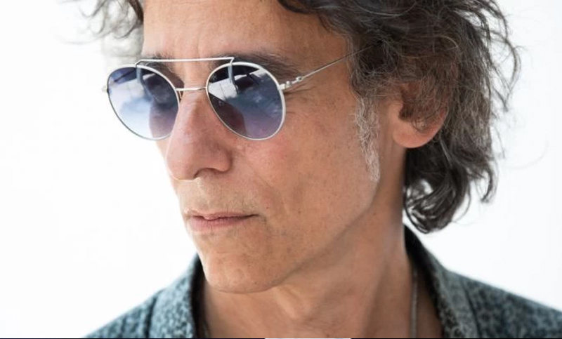 Javier Calamaro presenta «Cuarentennial», un disco de clásicos grabados en vivo en un show casero