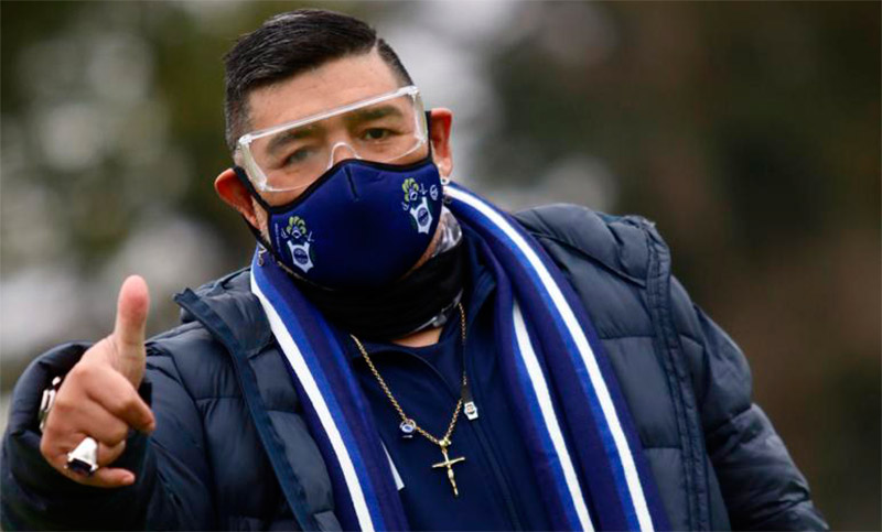 Diego Maradona apareció por primera vez en la práctica de Gimnasia