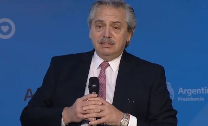 Fernández encabeza el lanzamiento de la línea argentina de producción de motos de la empresa Royal Enfield