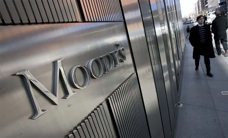 Moody’s cambió la perspectiva de la deuda argentina de negativa a estable