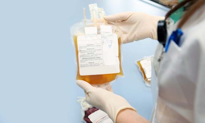 Más de 3.200 enfermos de coronavirus recibieron tratamiento con plasma de recuperados
