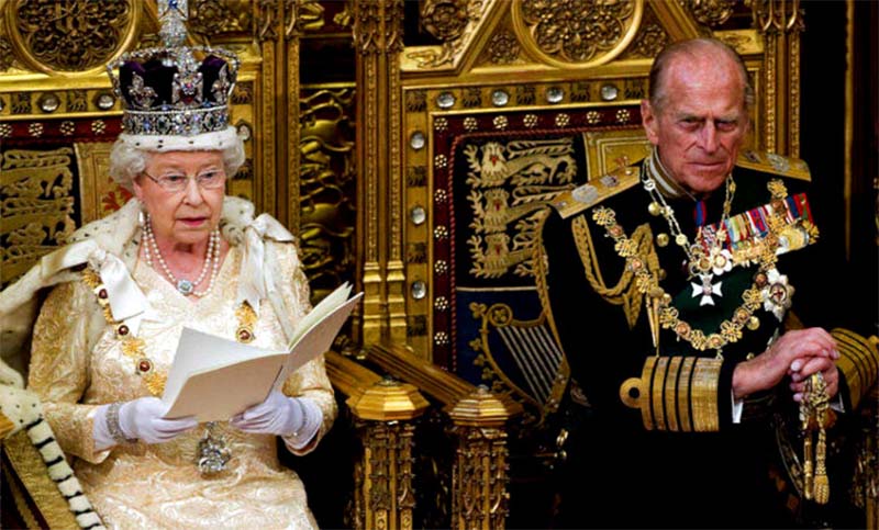 La Reina Isabel II de Gran Bretaña y una fortuna de más de U$S 100 mil millones