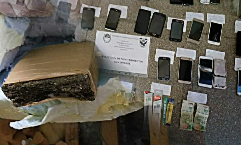 Requisa en Piñero: secuestraron más de 40 celulares y dos panes de marihuana