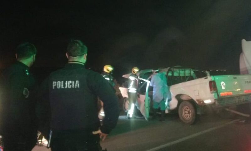 Siniestro fatal: un hombre murió al chocar una camioneta con un camión cisterna en Roldán