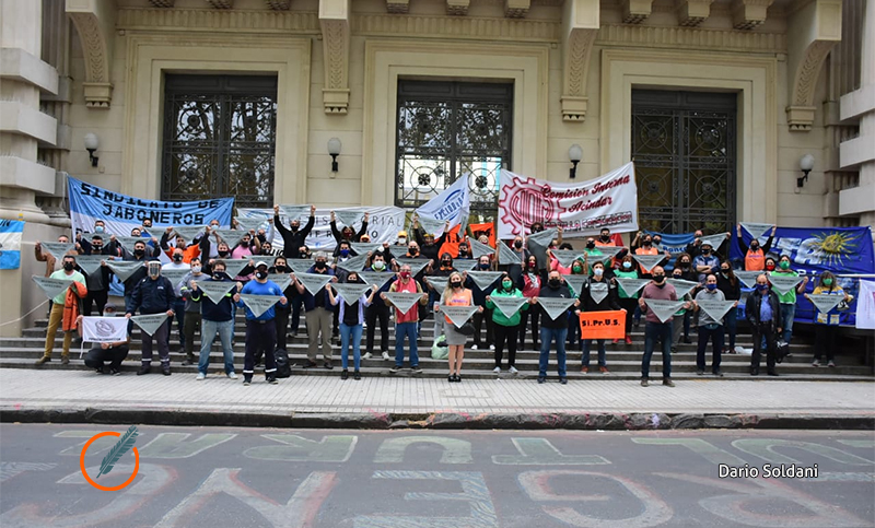 Gremios de toda la provincia realizaron un Pañuelazo contra la Ley de ART