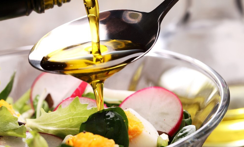 La Anmat prohibió la venta de una miel de abejas y de un aceite de oliva
