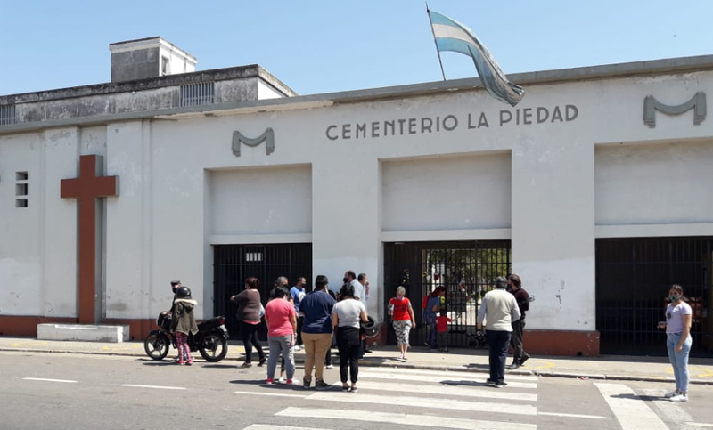 Un grupo de familiares se manifestó para pedir la reapertura del cementerio La Piedad