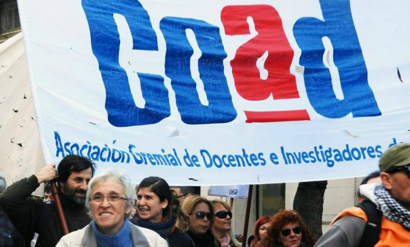 Docentes de la UNR anunciaron paro de 24 horas para este martes 