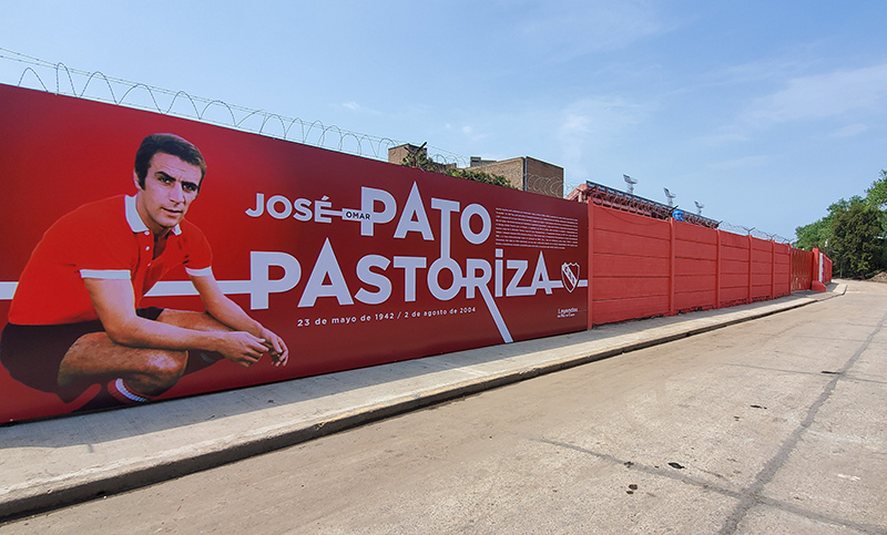 Se inauguró la calle Pato Pastoriza en cercanías al estadio de Independiente