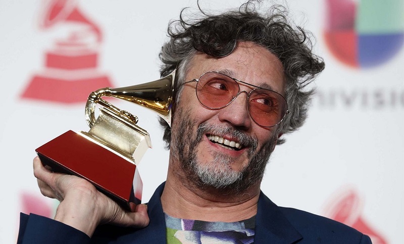 Fito Páez y Nathy Peluso actuarán en la entrega de los Grammy Latinos