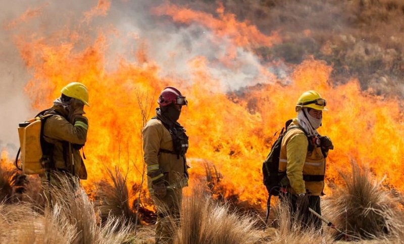 Continúan los incendios forestales en las sierras de Córdoba