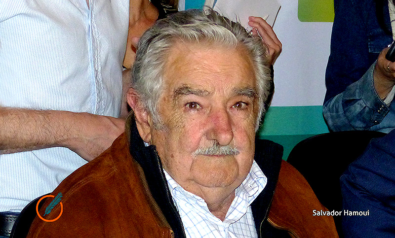 Mujica renunció a su banca en el Senado uruguayo y se retiró de la política activa