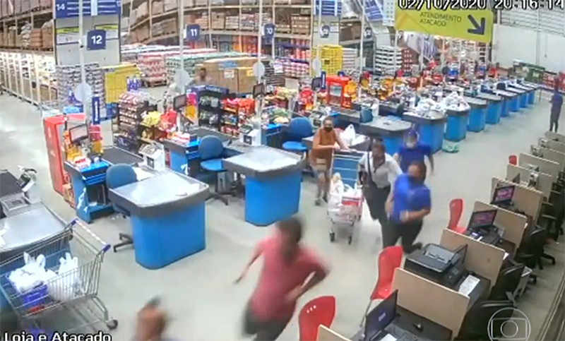 Un muerto y ocho heridos por caída de anaqueles en un supermercado en Brasil