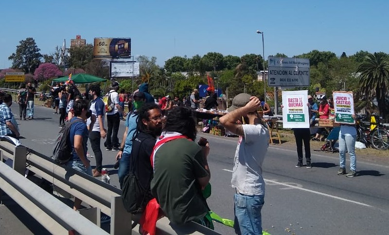 Manifestantes cortaron la autopista a Santa Fe en reclamo por la ley de humedales