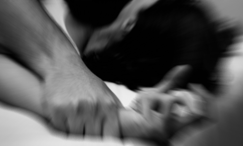 Prisión preventiva para un hombre que abusó sexualmente de su pareja y la privó de su libertad