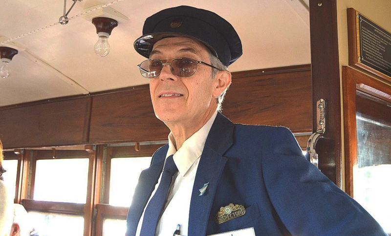 Falleció Ángel Ferrer, el simpático inspector del tranvía 277 y fundador de Amigos del Riel