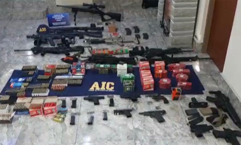Buscaban a un hombre por violencia de género y encontraron un arsenal