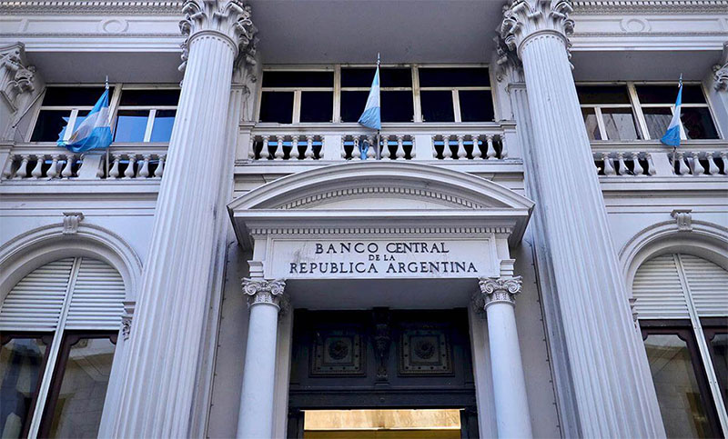 Economista advirtió que hay una «situación dramática» en el «manejo de las reservas»