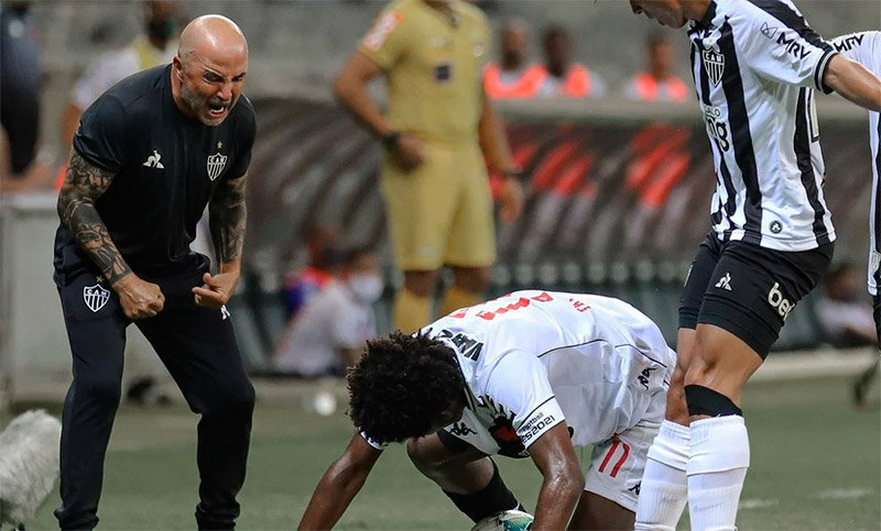 El Mineiro de Sampaoli goleó y se afirma en la cima del Brasileirao