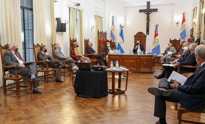 Perotti presentó «Santa Fe Más Conectada» a los miembros de la Corte Suprema provincial