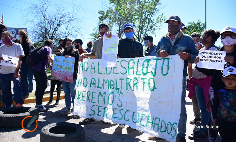 Familias de Magaldi y Benteveo rechazan el desalojo y piden asistencia tras la tormenta