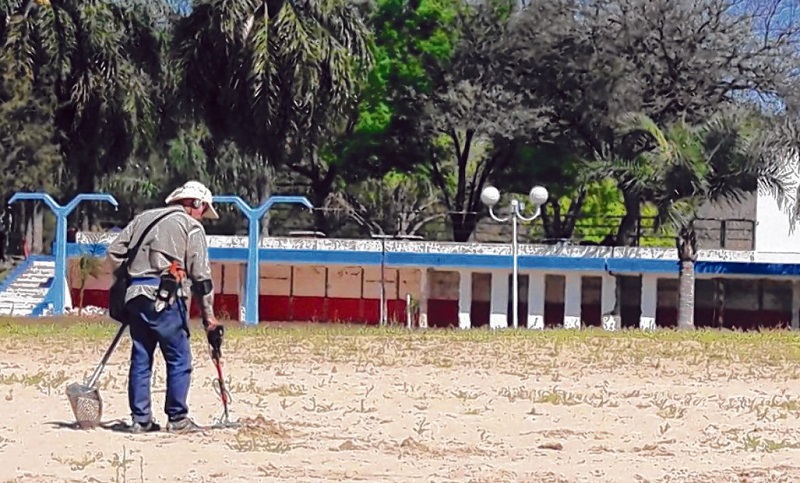 Encuentran monedas de plata y objetos de la época colonial en Rosario