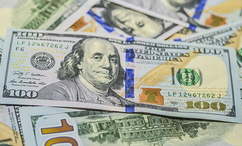 El dólar blue alcanzó un récord de $181, tras las regulaciones del Banco Central