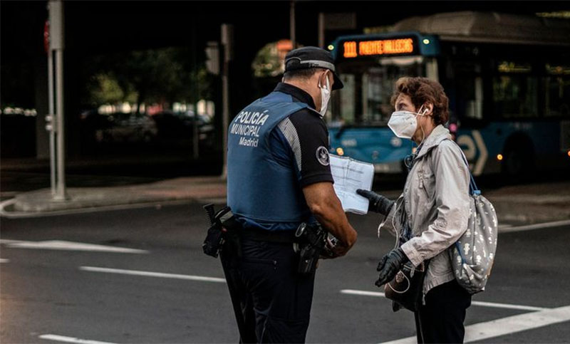 Tres ciudades españolas inician cierres parciales para reducir los casos de coronavirus