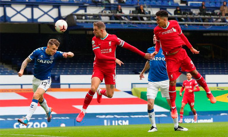 Liverpool igualó el derbi con Everton en lo alto de la Premier League