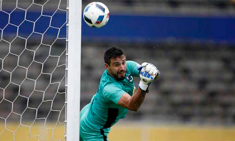 El ex arquero canalla Hernán Galíndez, convocado a la selección de Ecuador