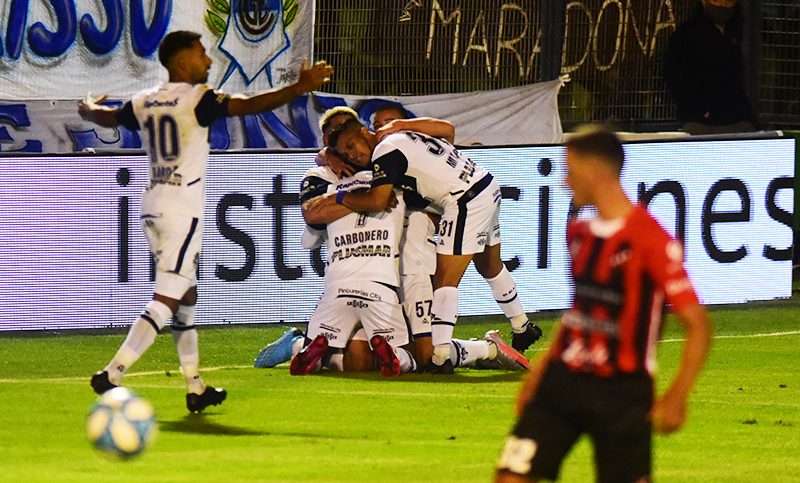 ¡Festeja Diego! Gimnasia venció a Patronato en el partido inaugural