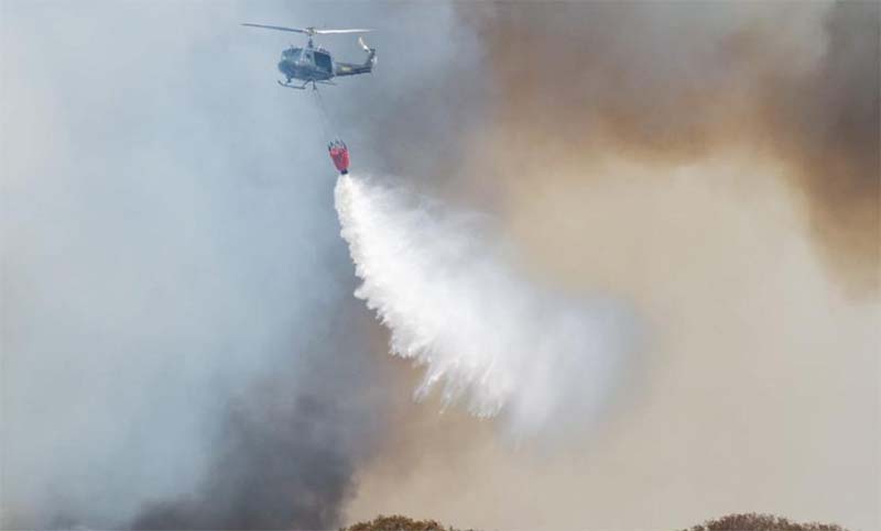 Controlan focos de incendios en las islas que hacían peligrar viviendas cercanas