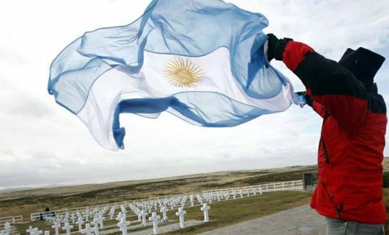 Malvinas: será «persona prohibida» quien exhiba la bandera argentina, símbolos patrios o expresen opiniones