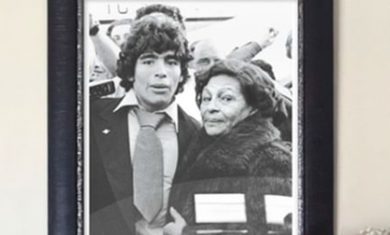 Maradona recordó a Doña Tota en el Día de la Madre con un mensaje emotivo