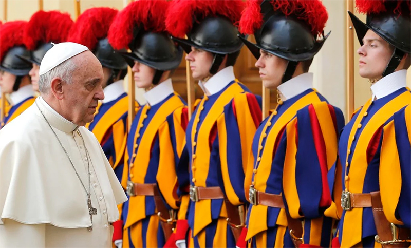Miembros de la seguridad del Papa tienen coronavirus
