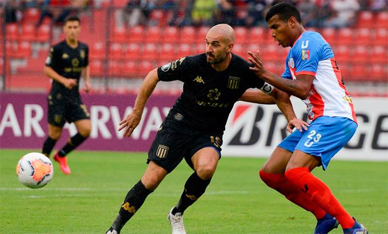 Racing recibe a Estudiantes de Mérida en busca del primer puesto del grupo