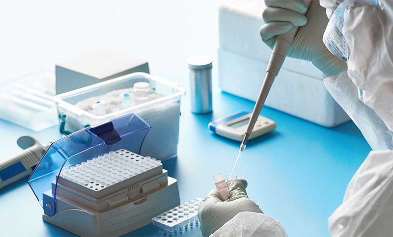 Tras elogios de Trump, una farmaceútica pide aprobar su droga para tratar el coronavirus