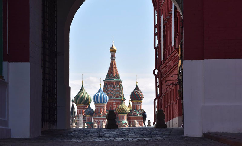 Rusia registra récord de contagios diarios de coronavirus
