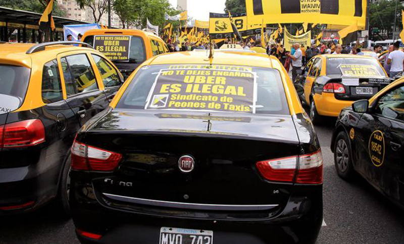 El Sindicato de taxistas le pidió al Enacom “tomar medidas” contra las aplicaciones de viajes