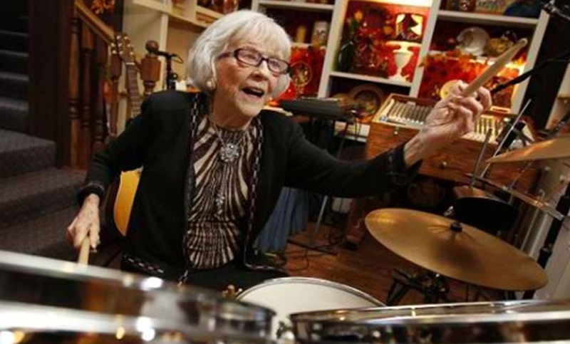 Muere a los 107 años Viola Smith, pionera entre las mujeres bateristas