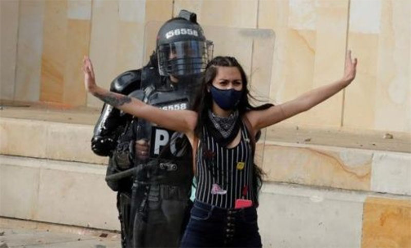Ministro de Defensa colombiano pide disculpas por violencia policial