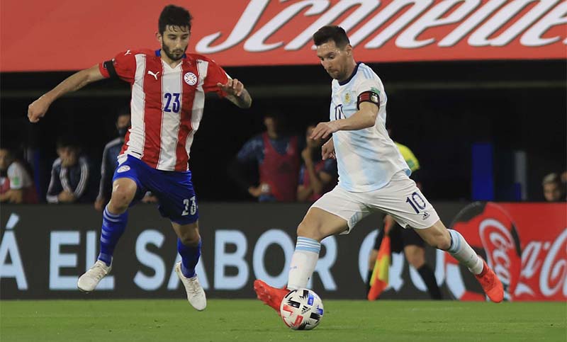 Argentina fue más que Paraguay, empató 1 a 1 y es puntero de las Eliminatorias