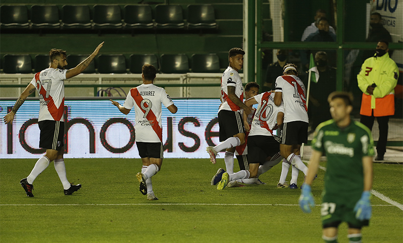 River le quitó el invicto a Banfield y se sube a la punta del grupo 3