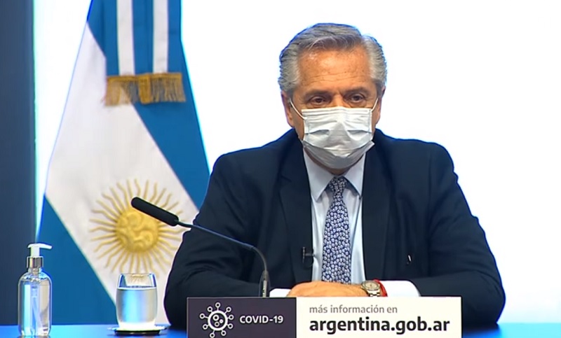Fernández anunció obras en el Río Luján y apuntó a «una candidata con botas entre los charcos»