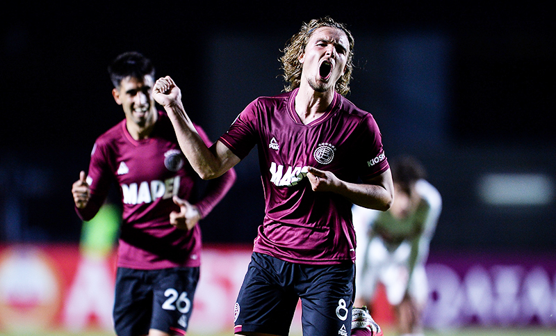 Lanús consiguió una clasificación milagrosa a los octavos de la Sudamericana